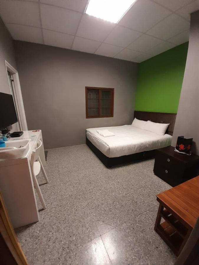 Zhu Feng Hotel Zhunan Bagian luar foto