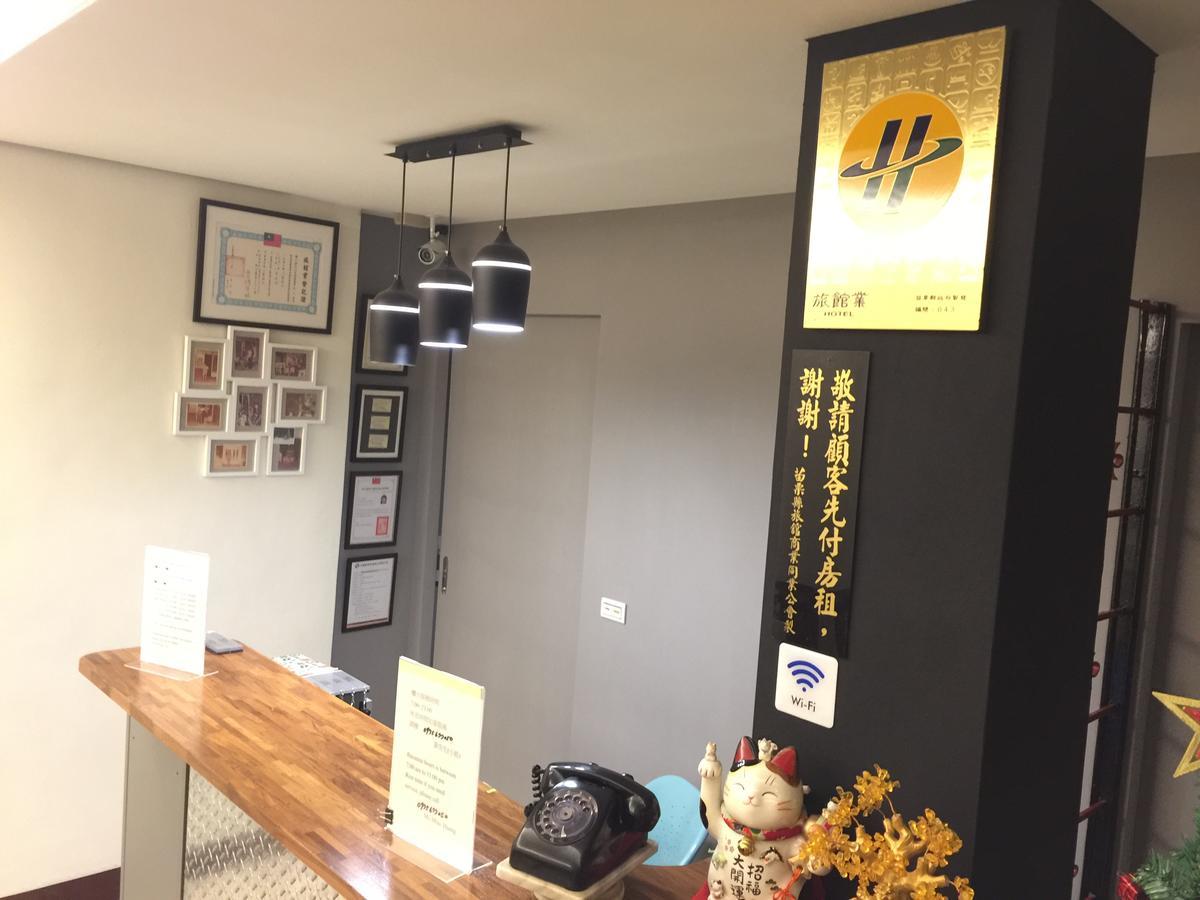 Zhu Feng Hotel Zhunan Bagian luar foto