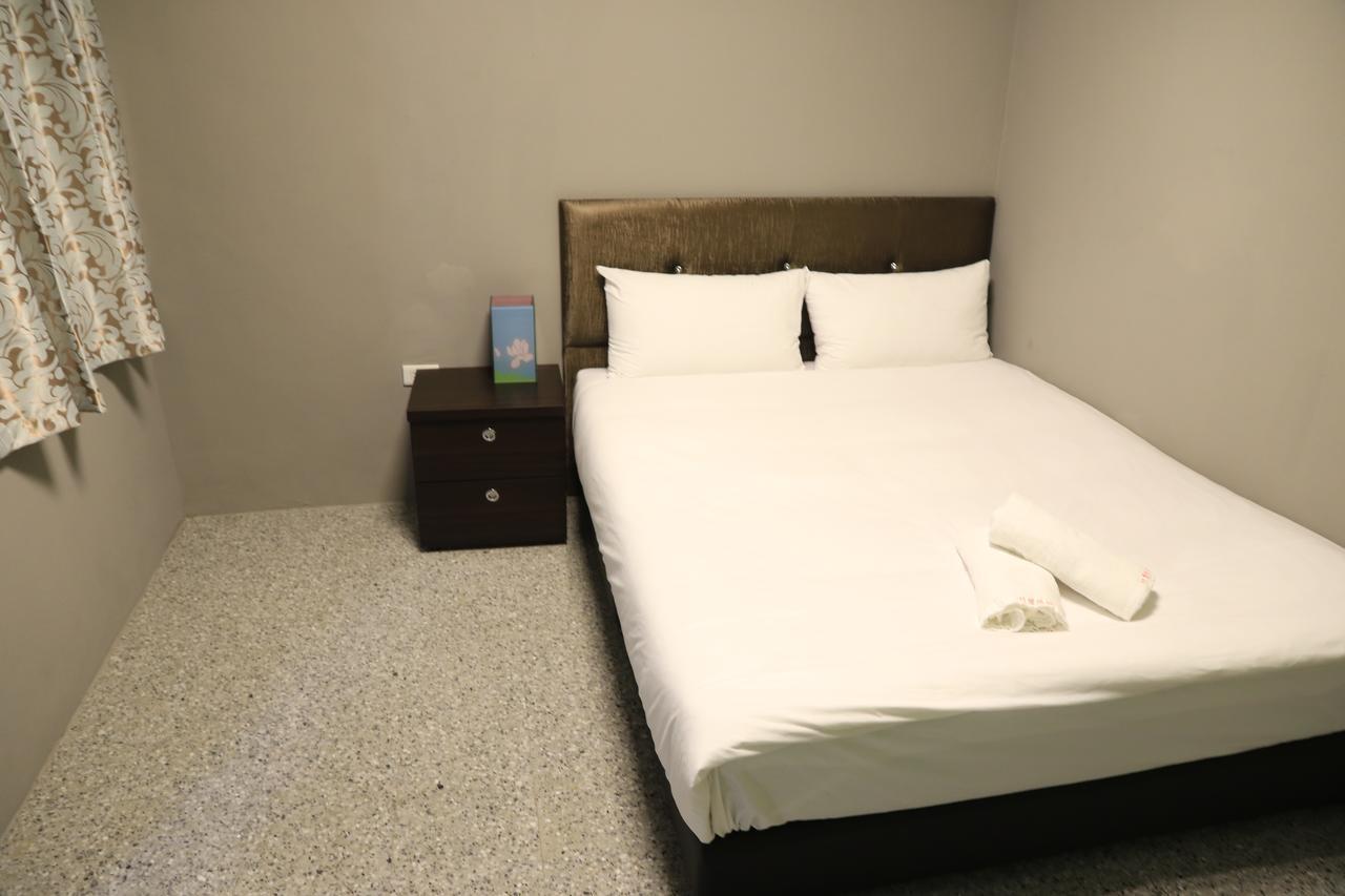 Zhu Feng Hotel Zhunan Bagian luar foto